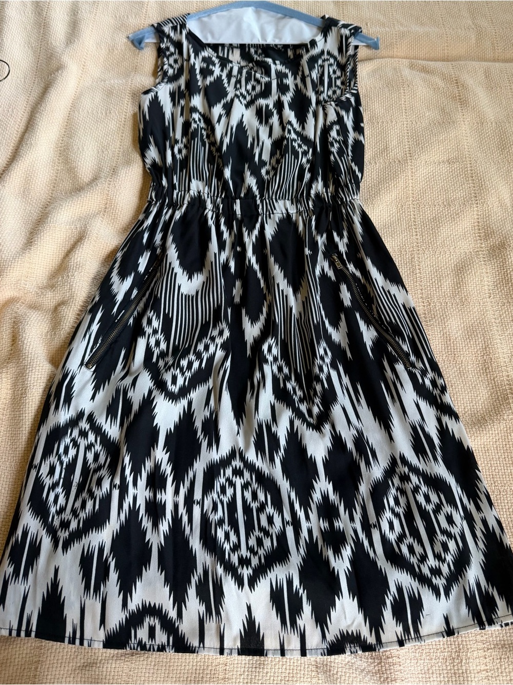 Speed Control Black and White Sleeveless Patterned Dress